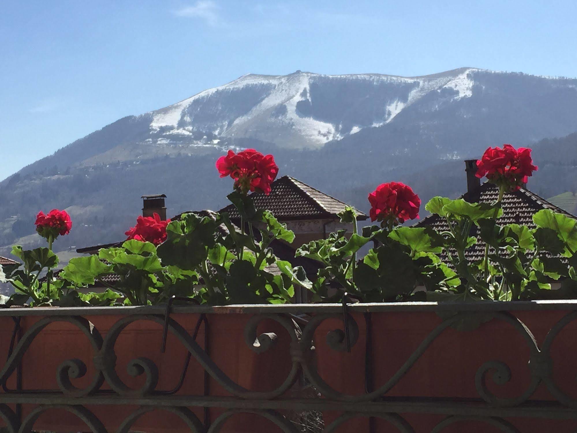 Hotel Villa San Fedele Сан-Феделе-Интельви Экстерьер фото