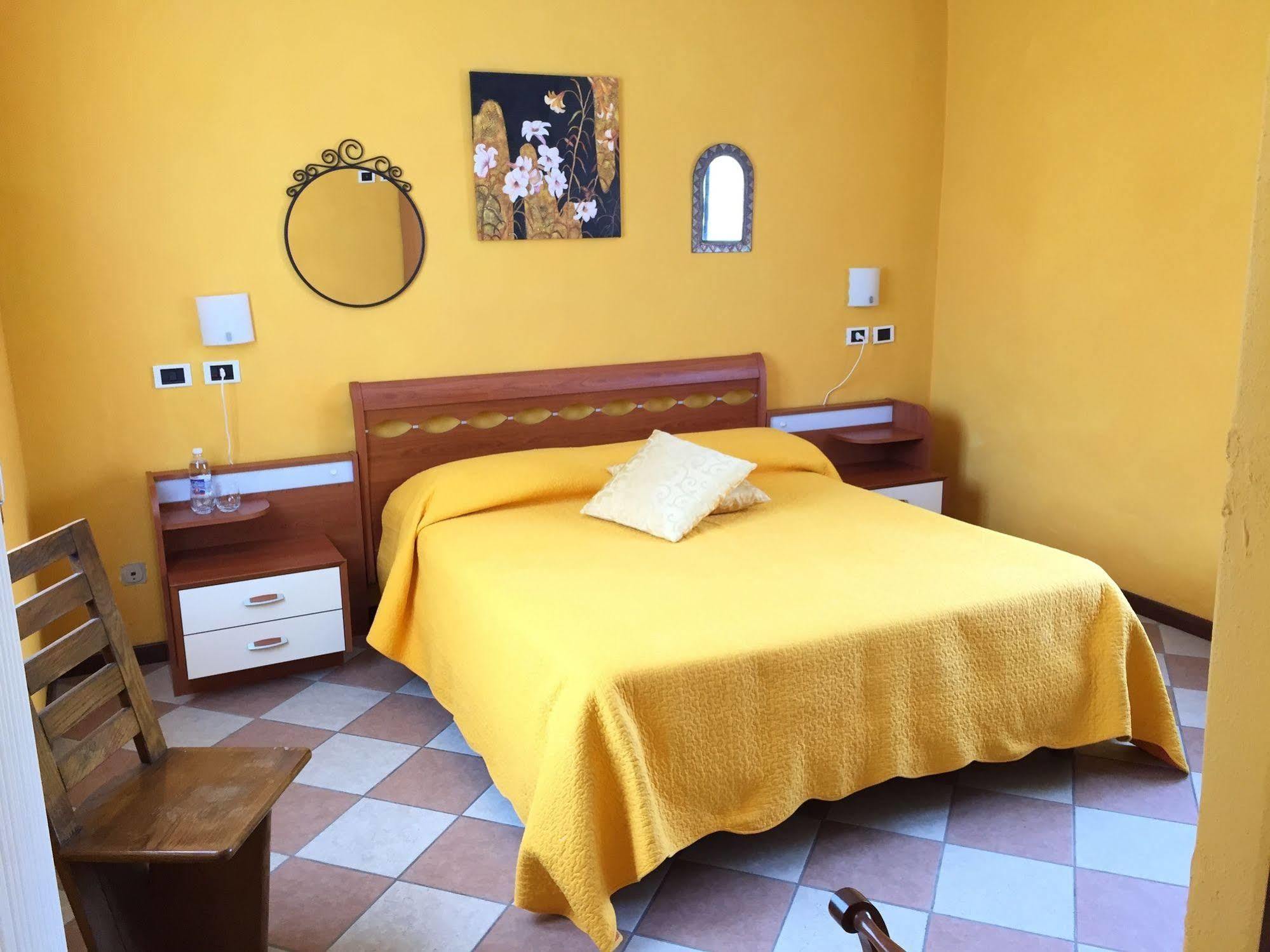 Hotel Villa San Fedele Сан-Феделе-Интельви Экстерьер фото