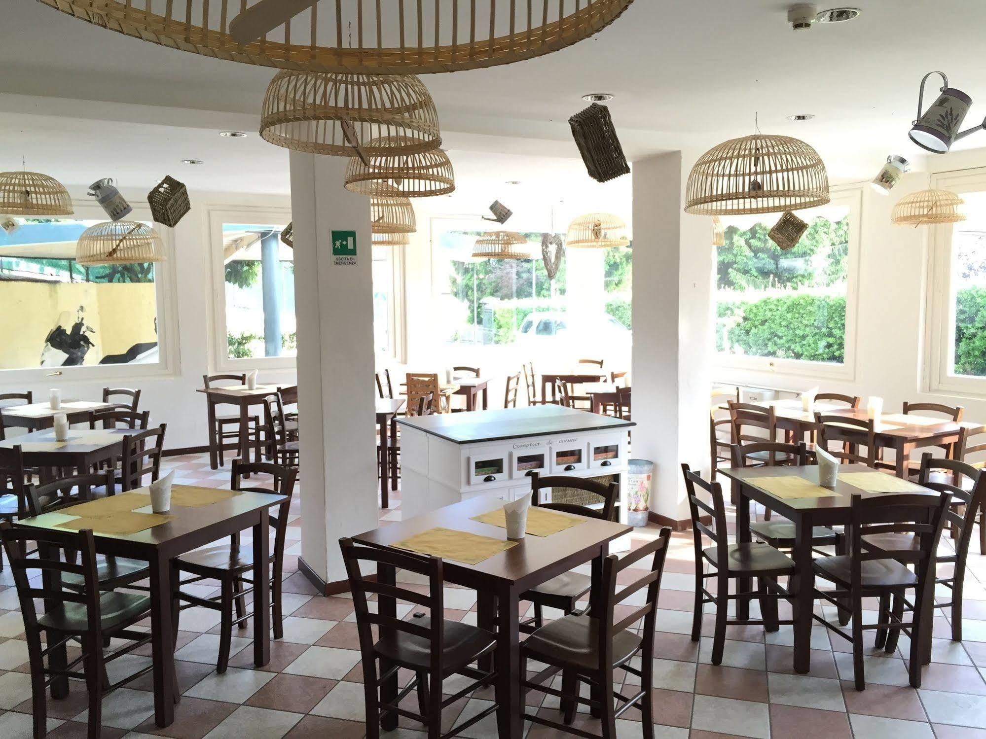 Hotel Villa San Fedele Сан-Феделе-Интельви Экстерьер фото